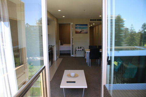 Beachside Luxury Getaway In Glenelg - Accommodation Rockhampton 3