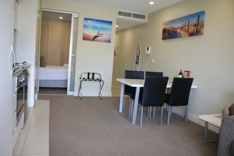 Beachside Luxury Getaway In Glenelg - Accommodation Rockhampton 4