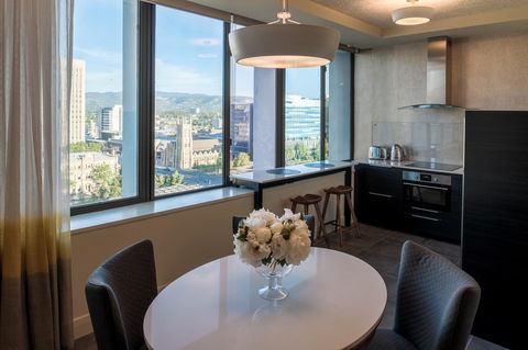 Suite 11 Victoria Square - Accommodation Rockhampton 9