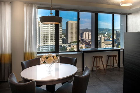Suite 11 Victoria Square - Accommodation Rockhampton 7