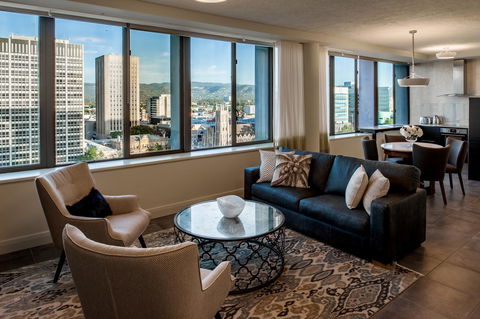 Suite 11 Victoria Square - Accommodation Rockhampton 5