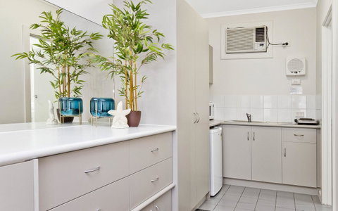 Glenelg Oasis Studios - Accommodation Rockhampton 7
