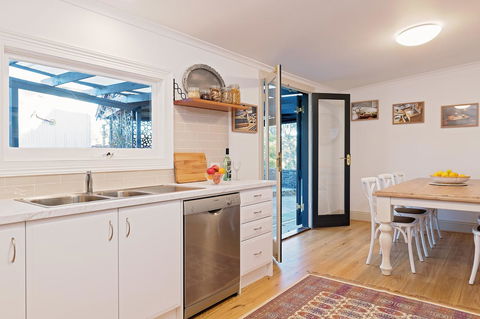 The Other House - Accommodation Rockhampton 11