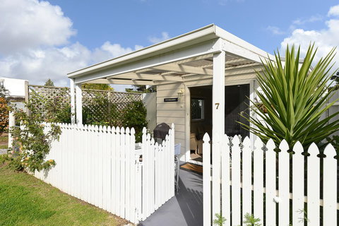 Wintergarden Beach Cabin - Accommodation Rockhampton 0