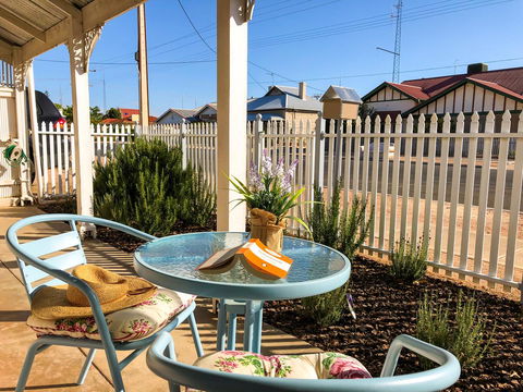 Inglenook Cottage - Accommodation Rockhampton 1