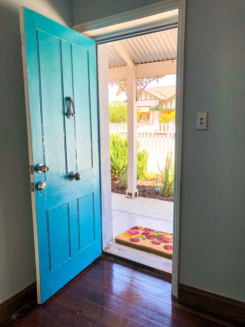 Inglenook Cottage - Accommodation Rockhampton 7