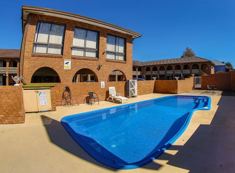 Cumberland Motor Inn - Accommodation Rockhampton 0