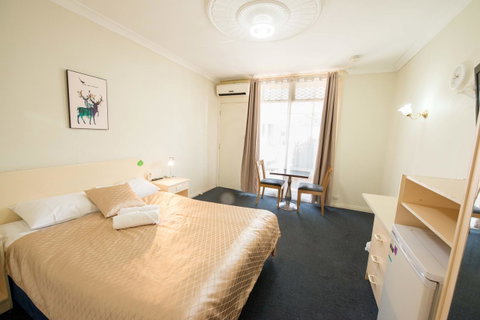 Jacksons Motor Inn - Accommodation Rockhampton 5