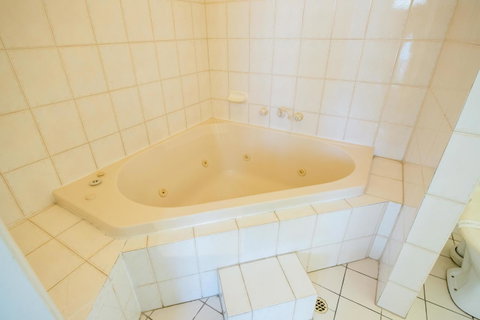 Jacksons Motor Inn - Accommodation Rockhampton 4