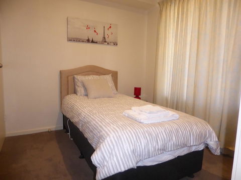 Adelaide City Apartment - 3br, 2bath & Carpark - Accommodation Rockhampton 15