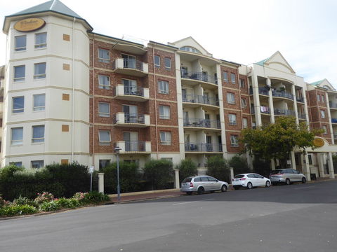 Adelaide City Apartment - 3br, 2bath & Carpark - Accommodation Rockhampton 0