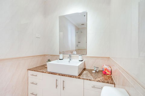 York Apartments On Grenfell - Accommodation Rockhampton 13