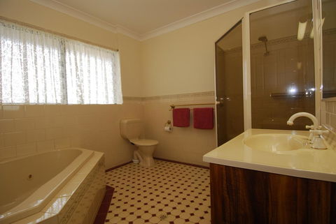 Acacia Apartments - Accommodation Rockhampton 12