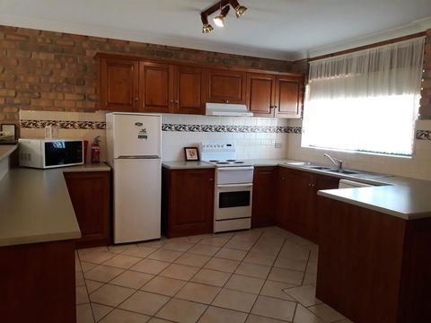 Acacia Apartments - Accommodation Rockhampton 3