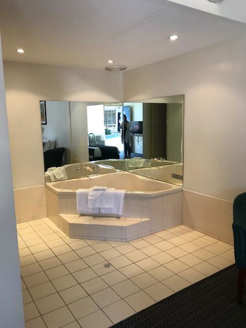 Bay Motel Hotel - Accommodation Rockhampton 1
