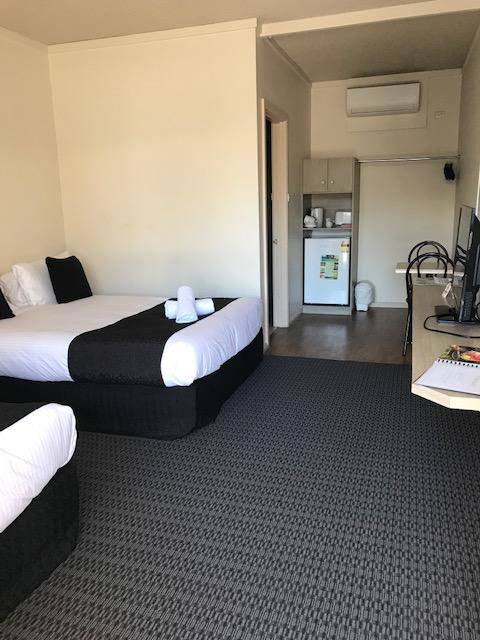 Bay Motel Hotel - Accommodation Rockhampton 3