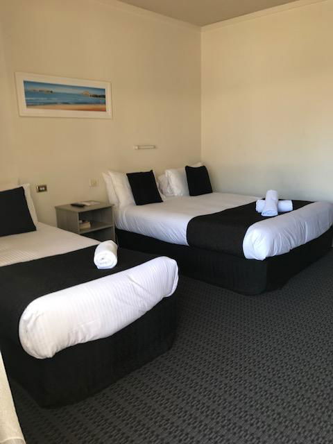 Bay Motel Hotel - Accommodation Rockhampton 4