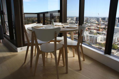 Modern CBD Apartment With Panoramic View - Accommodation Rockhampton 1