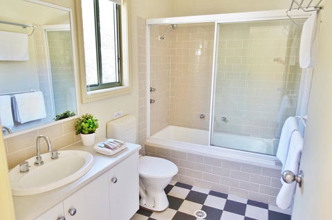 SkyView Villa - Accommodation Rockhampton 11