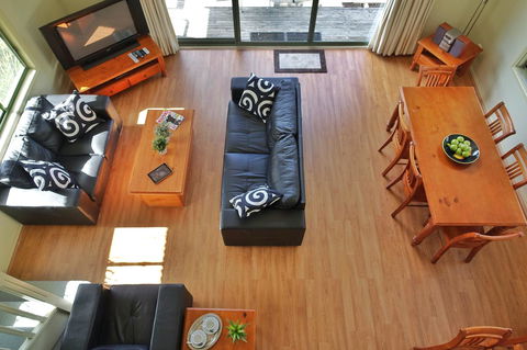 SkyView Villa - Accommodation Rockhampton 2