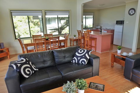 SkyView Villa - Accommodation Rockhampton 7