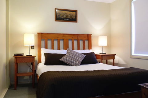SkyView Villa - Accommodation Rockhampton 5