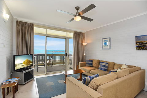 The Dolphins Beachfront Apartments - Accommodation Rockhampton 13