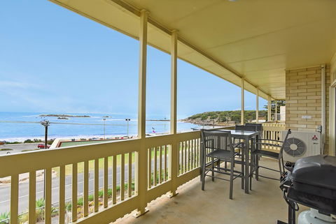 The Dolphins Beachfront Apartments - Accommodation Rockhampton 10