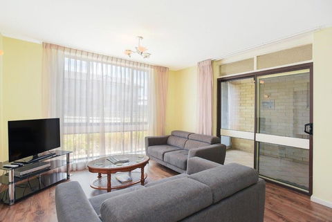 The Dolphins Beachfront Apartments - Accommodation Rockhampton 5