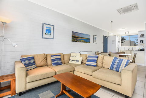 The Dolphins Beachfront Apartments - Accommodation Rockhampton 11