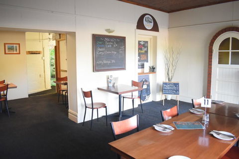 Commercial Hotel Morgan - Accommodation Rockhampton 5