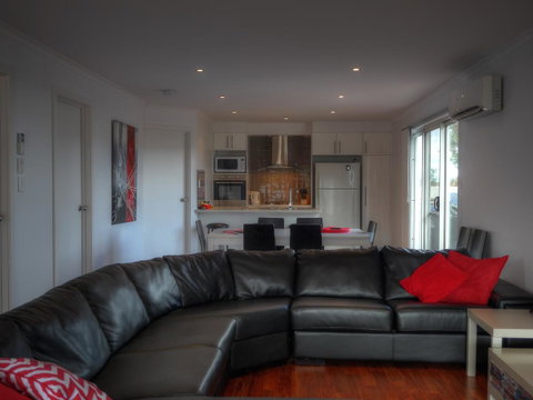 Home On Torrens - Accommodation Rockhampton 28