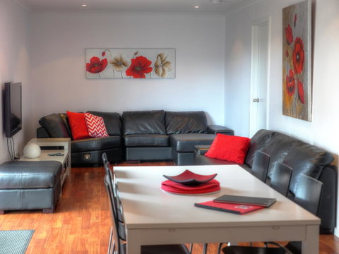 Home On Torrens - Accommodation Rockhampton 24