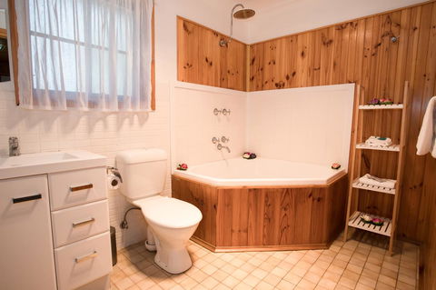 Seppelts View Cabins - Accommodation Rockhampton 5