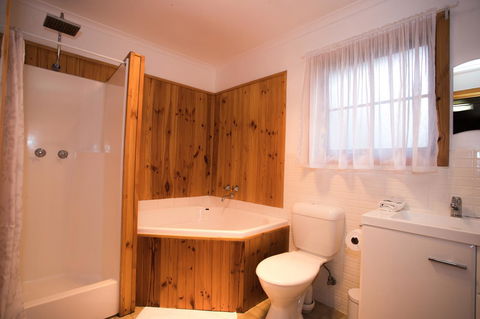 Seppelts View Cabins - Accommodation Rockhampton 36