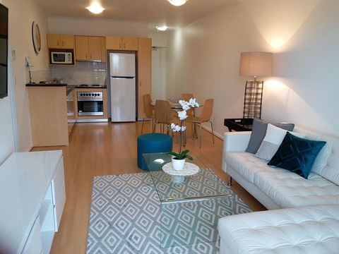 Spacious 4 BR And 2 Bathrooms City Apartment - Accommodation Rockhampton 12