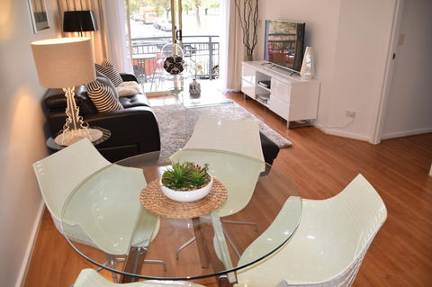 Spacious 4 BR And 2 Bathrooms City Apartment - Accommodation Rockhampton 14