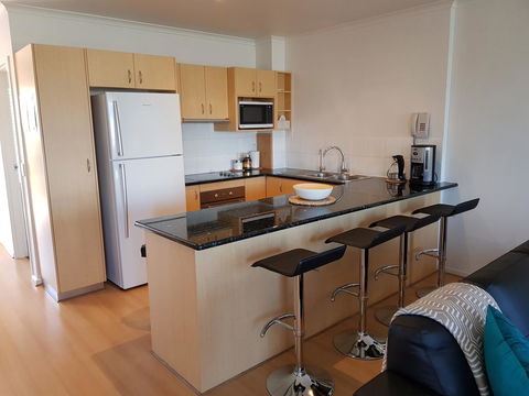 Spacious 4 BR And 2 Bathrooms City Apartment - Accommodation Rockhampton 2