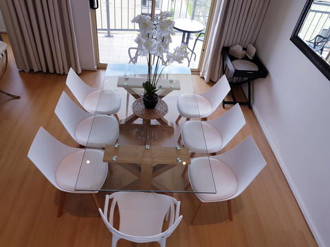Spacious 4 BR And 2 Bathrooms City Apartment - Accommodation Rockhampton 1