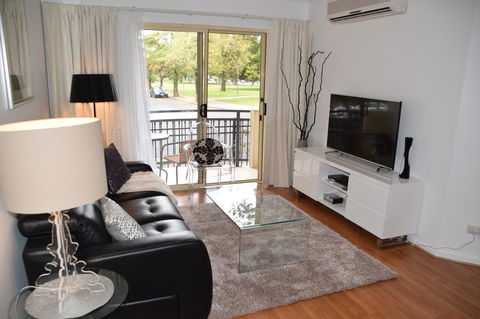 Spacious 4 BR And 2 Bathrooms City Apartment - Accommodation Rockhampton 16
