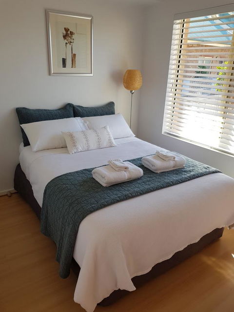 Spacious 4 BR And 2 Bathrooms City Apartment - Accommodation Rockhampton 6