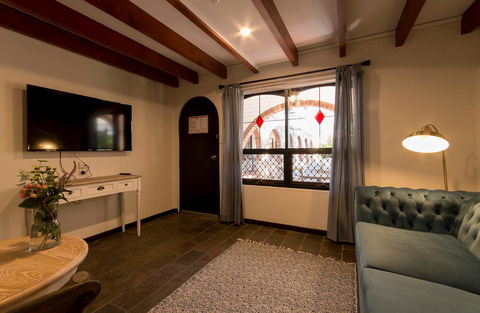 The Manor Basket Range - Accommodation Rockhampton 7