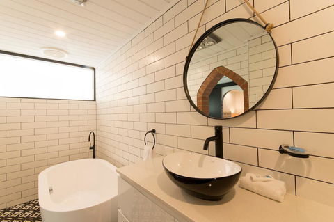 The Manor Basket Range - Accommodation Rockhampton 2