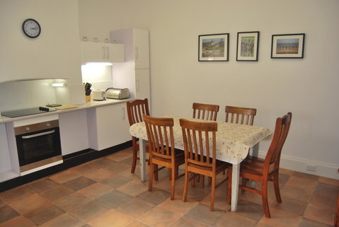 Jacaranda Cottage - Accommodation Rockhampton 9
