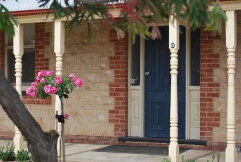 Jacaranda Cottage - Accommodation Rockhampton 0