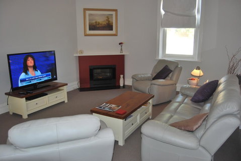 Jacaranda Cottage - Accommodation Rockhampton 2