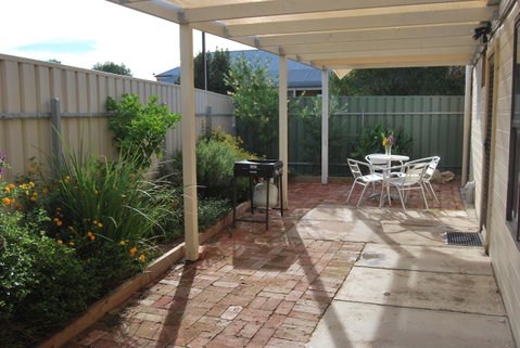 Jacaranda Cottage - Accommodation Rockhampton 5
