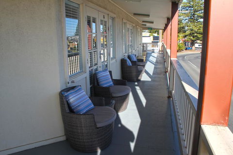 Smugglers Inn Studio Apartments - Accommodation Rockhampton 1