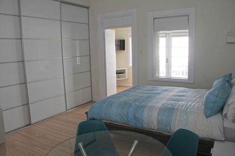 Smugglers Inn Studio Apartments - Accommodation Rockhampton 6