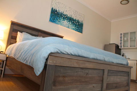 Smugglers Inn Studio Apartments - Accommodation Rockhampton 9